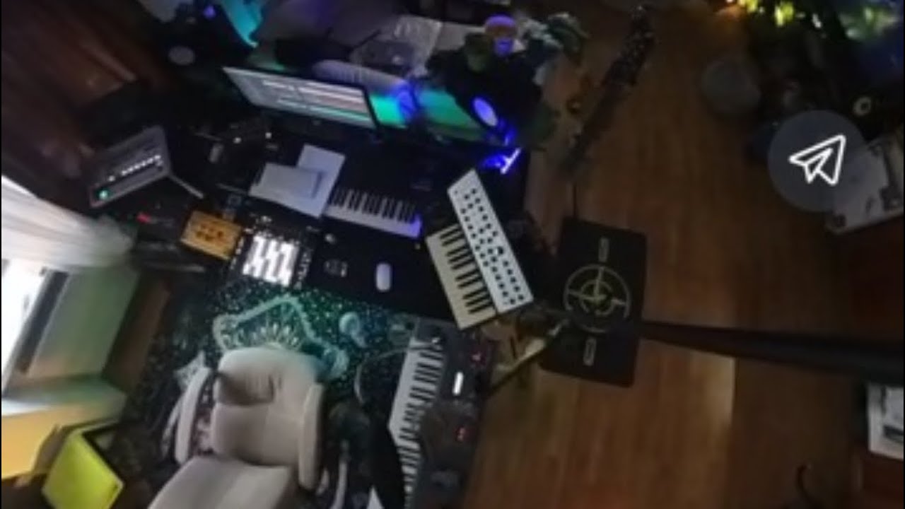 Dawless techno live jam, tr606, Virus Ti, 1010 blackbox, (no words)