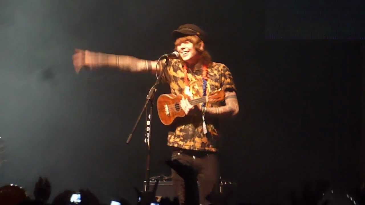 First Dance - Never Shout Never (11.11.2012 - Santiago, Chile)
