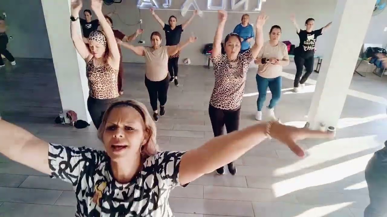 Loco Enrique Iglesias zumba Funny girls con AnaLau Pérez 💃💃
