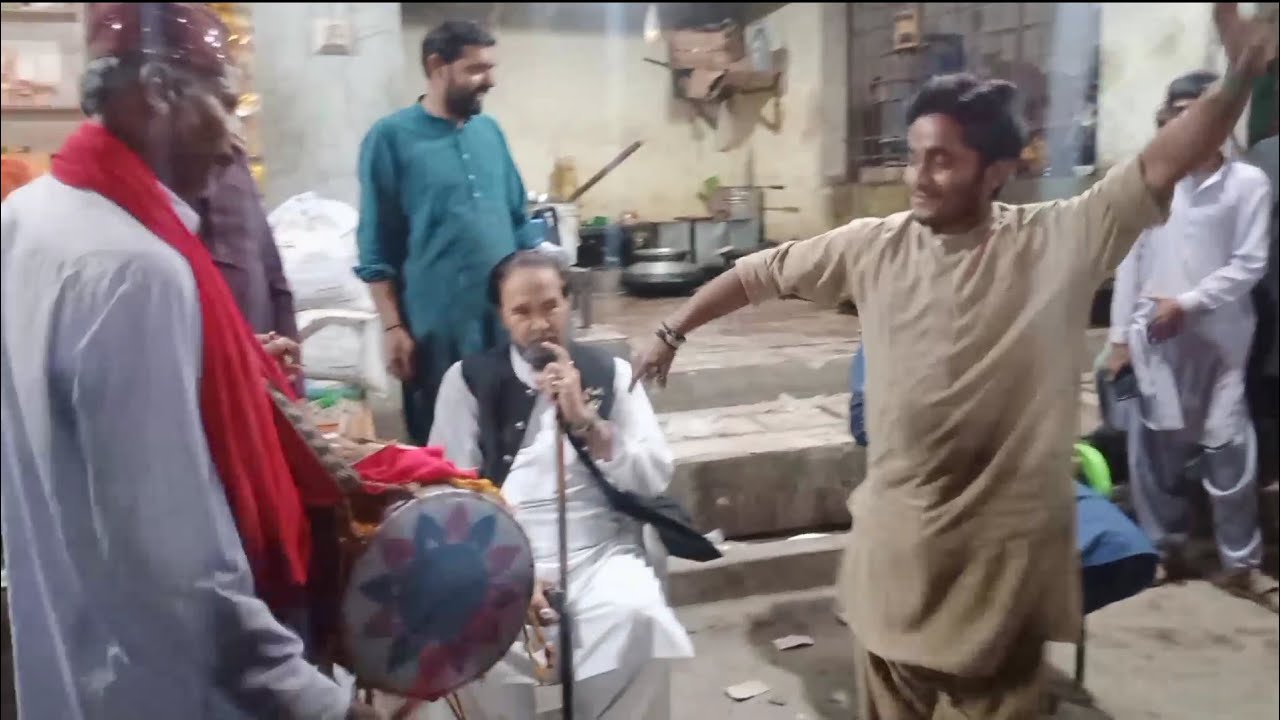 Imam Bari Sarkar Dargah ke Gaddi/Sajjada Nasheen Sayed Faiz Ali Shah  @ Sehwan Sharif Sdz