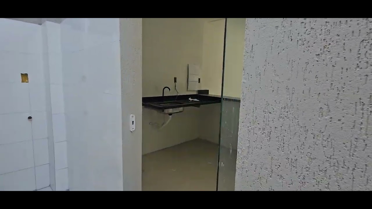 Casa em Condomínio para Venda, com 3 dormitórios, sendo 2 suítes, Centro de Lauro de Freitas. 