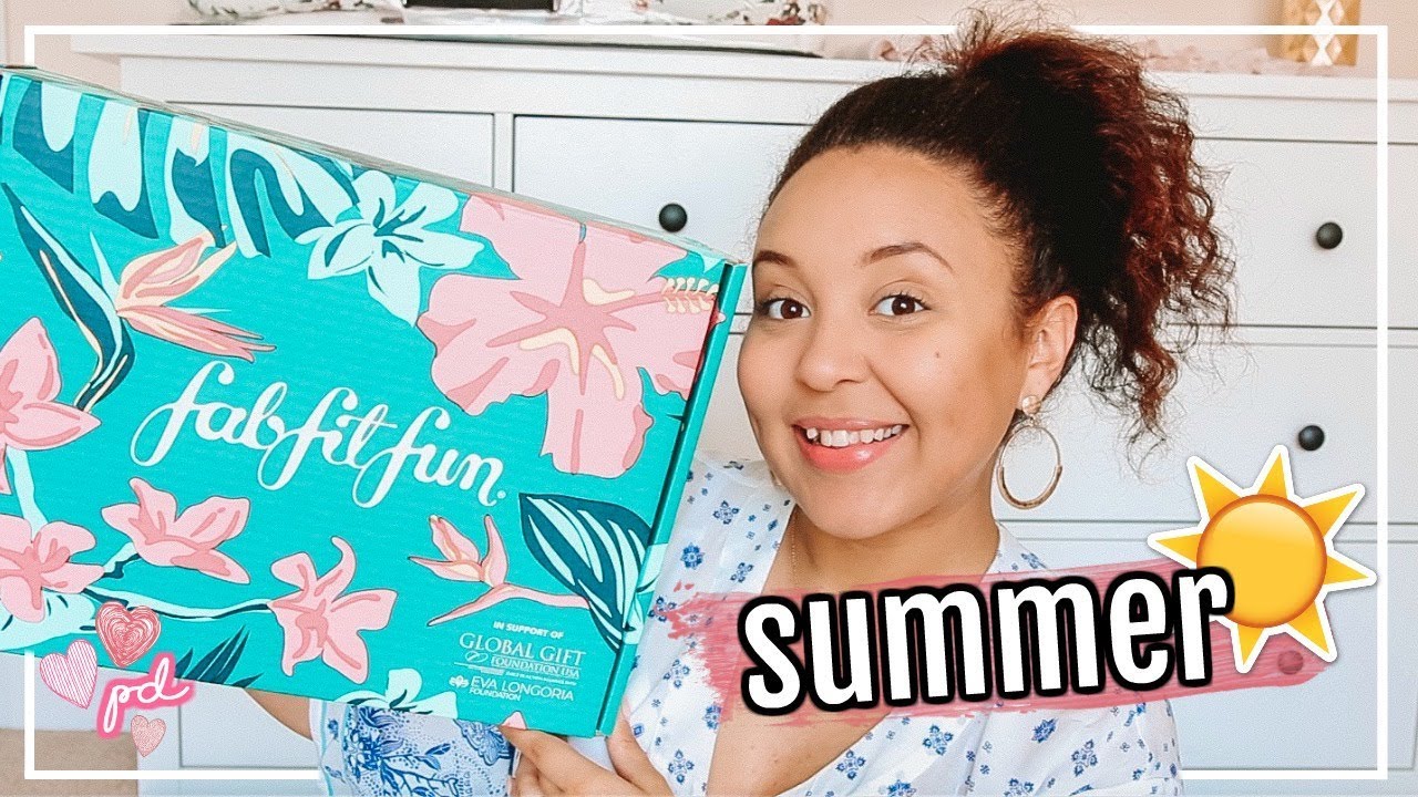 SUMMER MUST HAVES 2019 | FABFITFUN SUMMER UNBOXING | Page Danielle