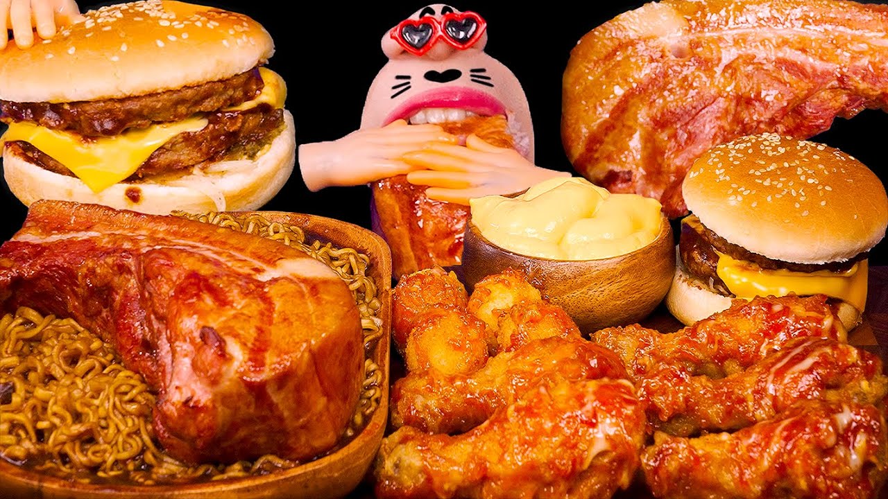 Визуальный взрыв! Свиная грудинка, лапша с чёрной фасолью, двойной бургер! 🍖 ASMR Mukbang :)