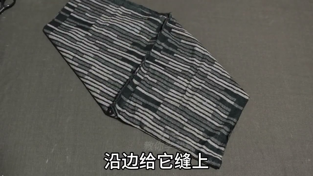 闲置围巾的实用改造！两头交叉折叠一缝，柔软舒适暖和又漂亮！