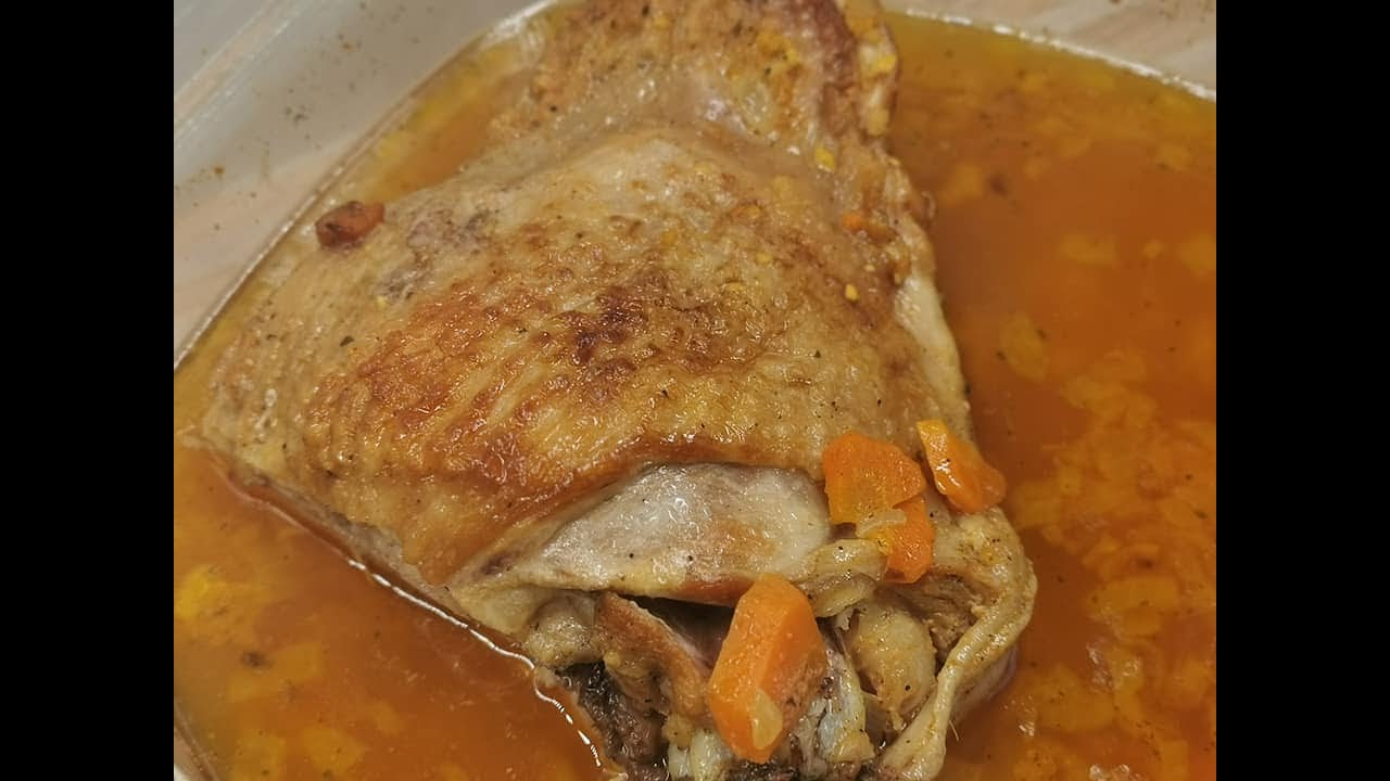Zartes Putenfleisch im Backofen zubereitet, leckere Putenkeulen