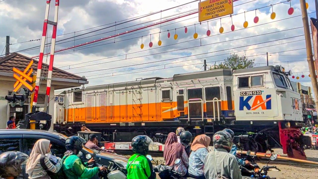 RECORD SEBELUM KA PURWOJAYA ANJLOK !! Update Terbaru Perlintasan Kereta Api Siemens JPL 99 Kompas