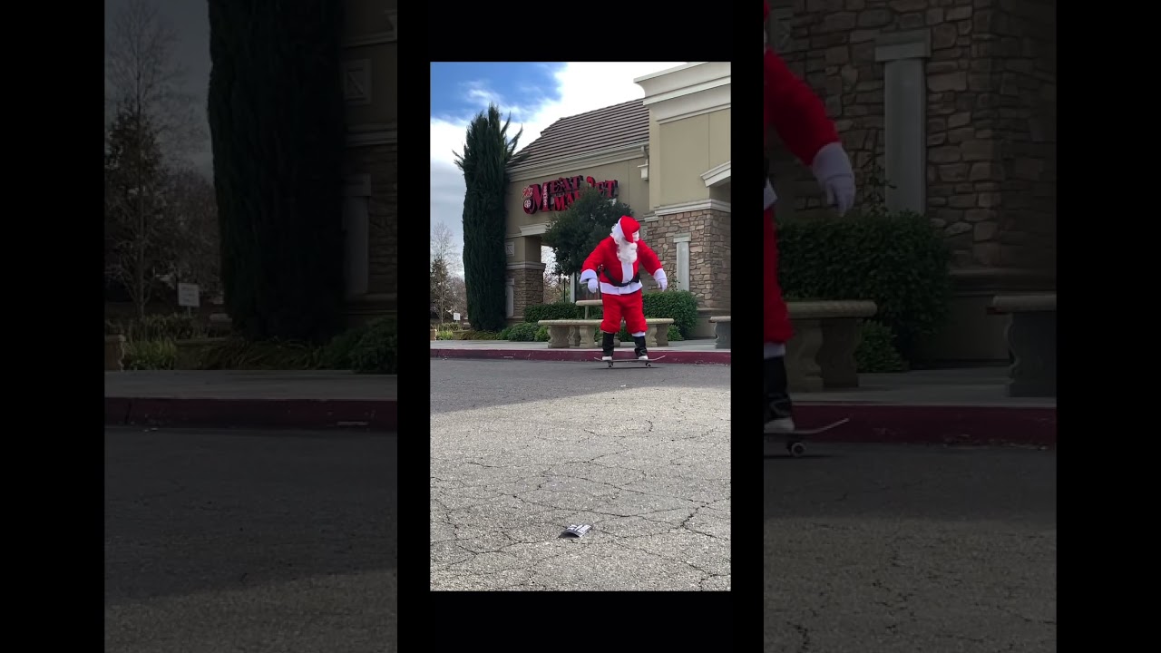 &ldquo;Hey, Santa! Do a kickflip!&rdquo; #berrics #skateboarding #santa #❤️skateboarders