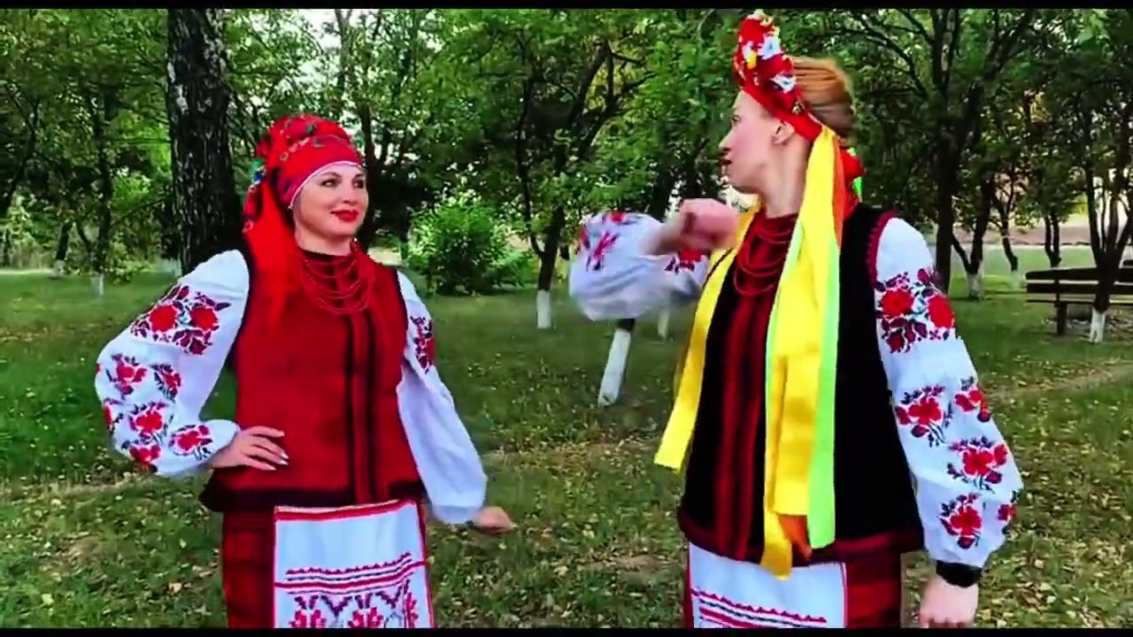 «На вулиці скрипка, бас»