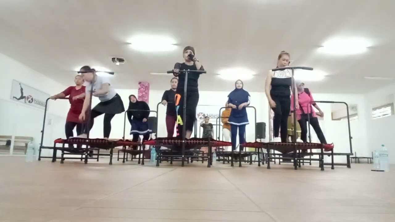 edisi pemanasan# trampolin dance T&F Pare