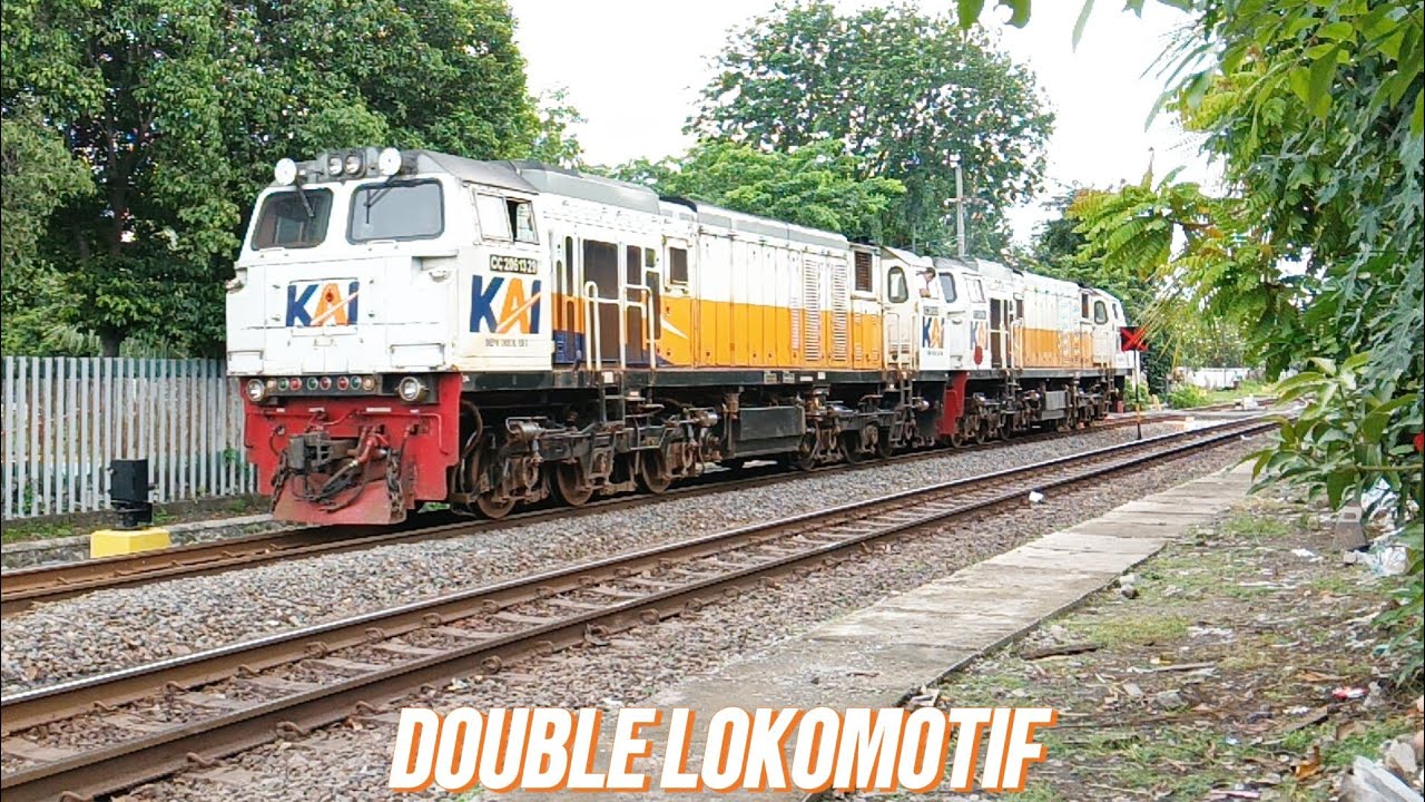 Hunting kereta sore di Stasiun Surabaya Pasar Turi| Ada langsiran double loko 