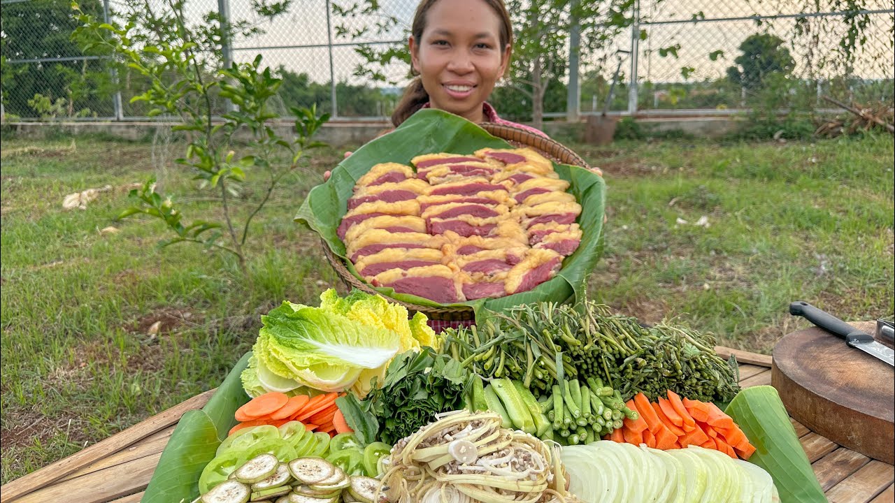 សាច់គោជាប់ខ្លាញ់អាំងទឹកប្រហុក ឆម ស្រីផាច - Chhom Sreypach