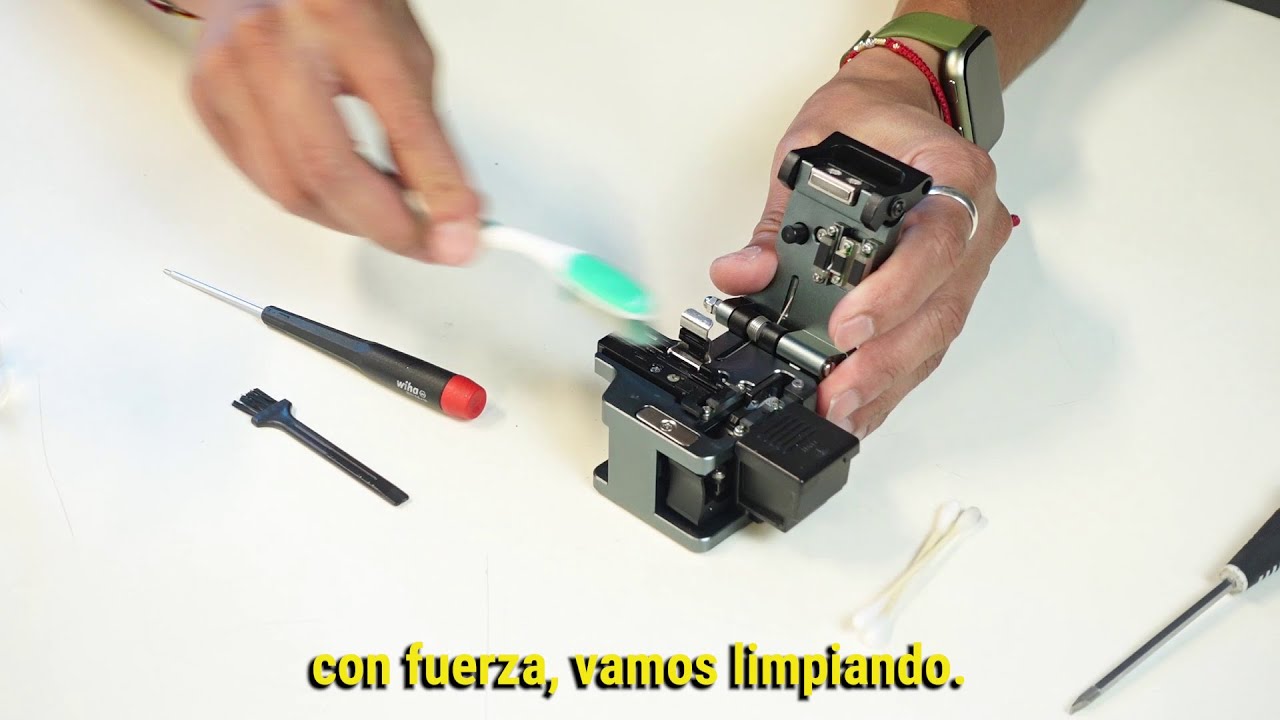 Mantenimiento básico de cortadora de fibra óptica