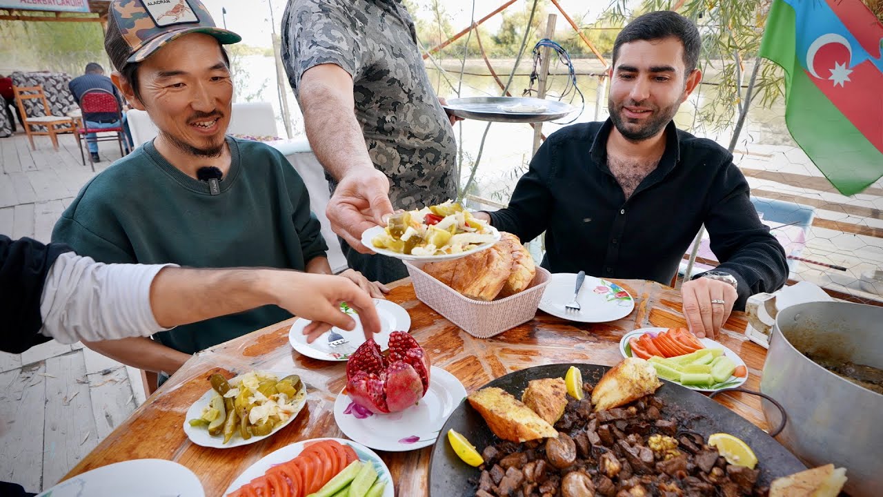 Традиционный праздник еды в азербайджанском селе 🇦🇿 готовим все куски баранины + кебаб из сома