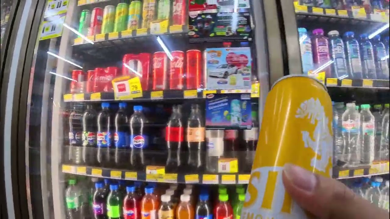 Exploring 7-Eleven Food in Thailand | Why Foreigners Love It So Much 🇹🇭🥤🍜
