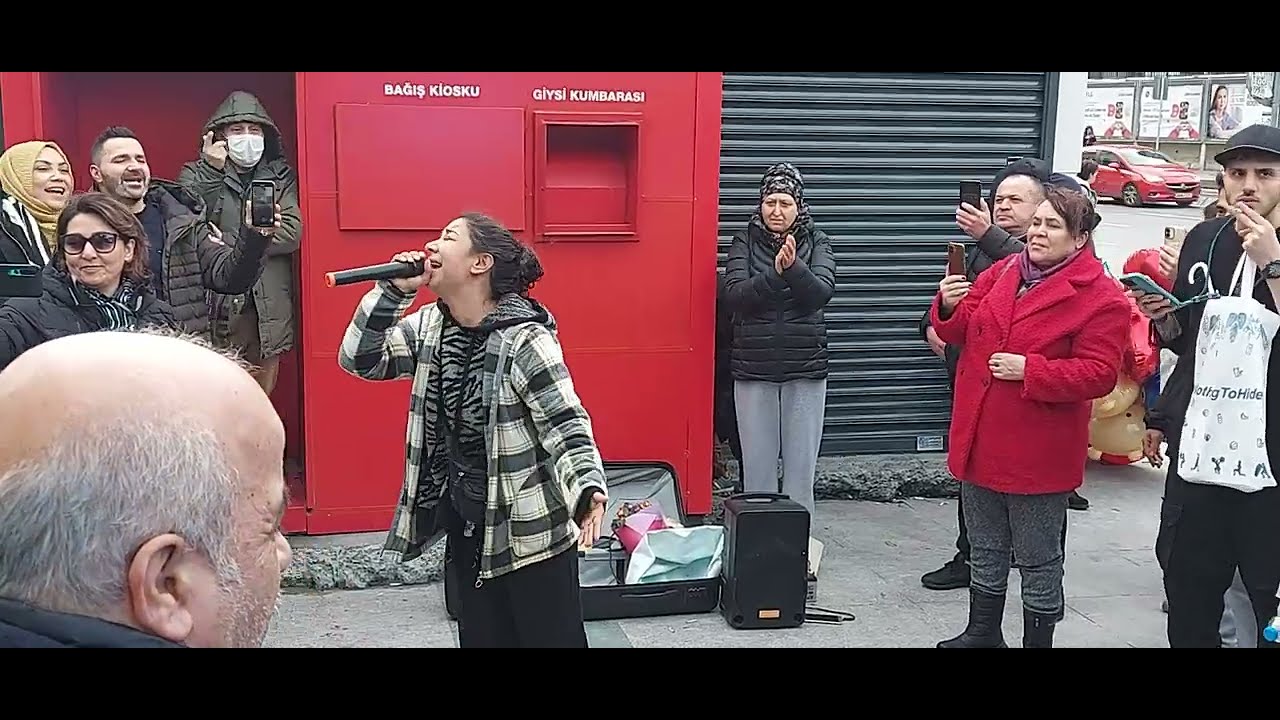 Hatice KAYA Şişli Cevahir AVM önünde