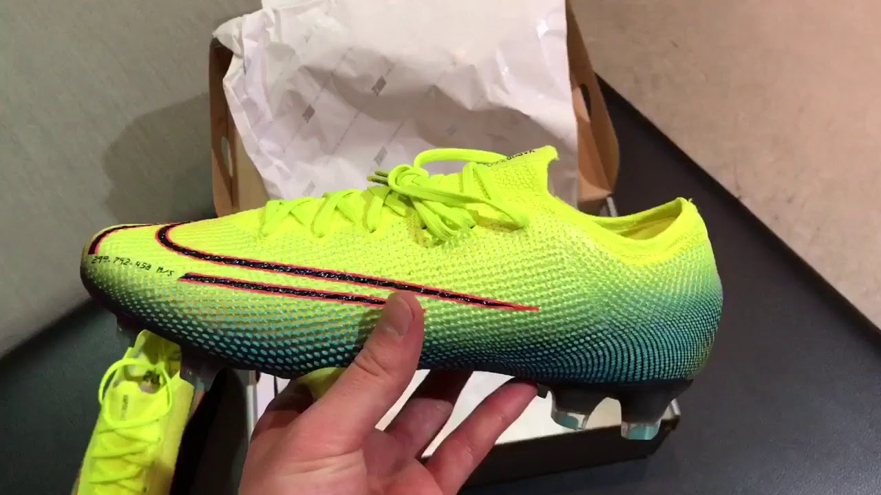 UNBOXING - La chaussure de foot r&eacute;f&eacute;rence des attaquants en 2020 !