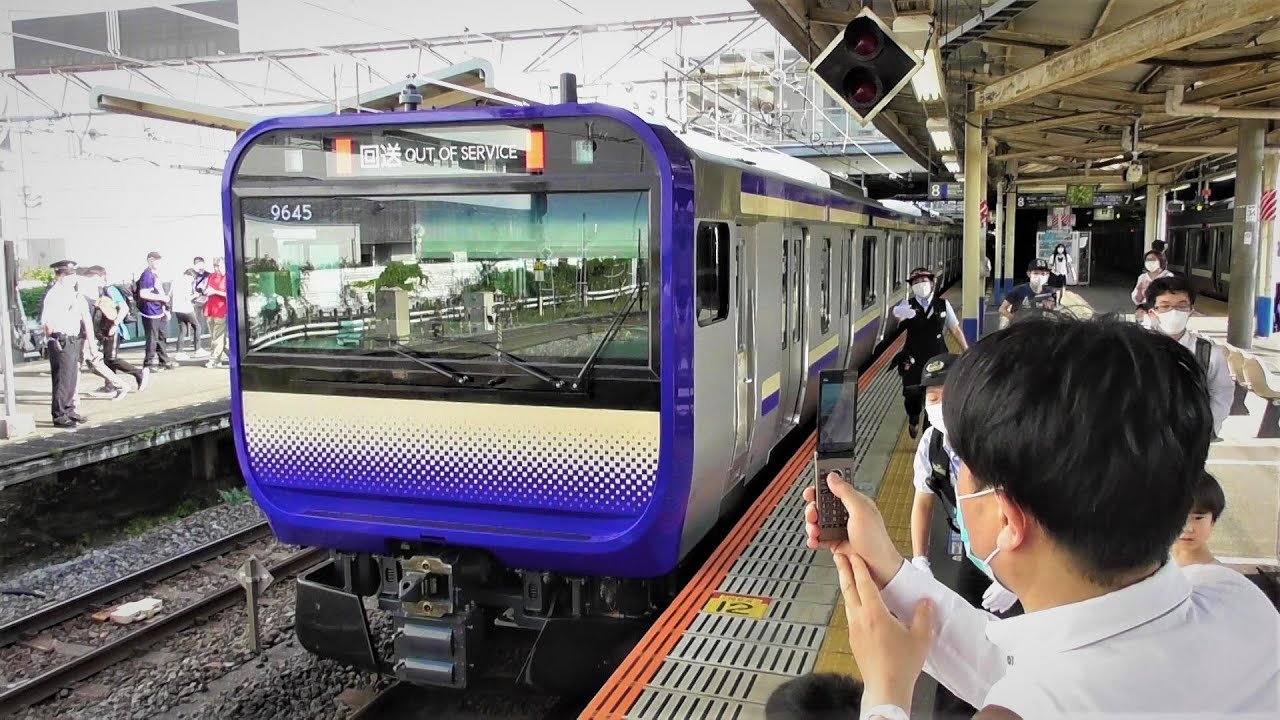 なんだこの車両は⁉ 新型E235系1000番台 横須賀線  J-TREC出場配給 EF64牽引