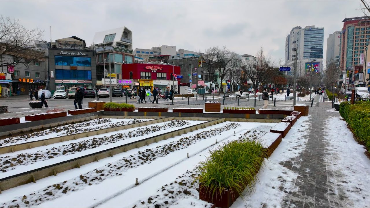 [4K HDR] I walk along the snow-covered streets of Hongdae and Yeonnam-dong | Korea Travel Walker