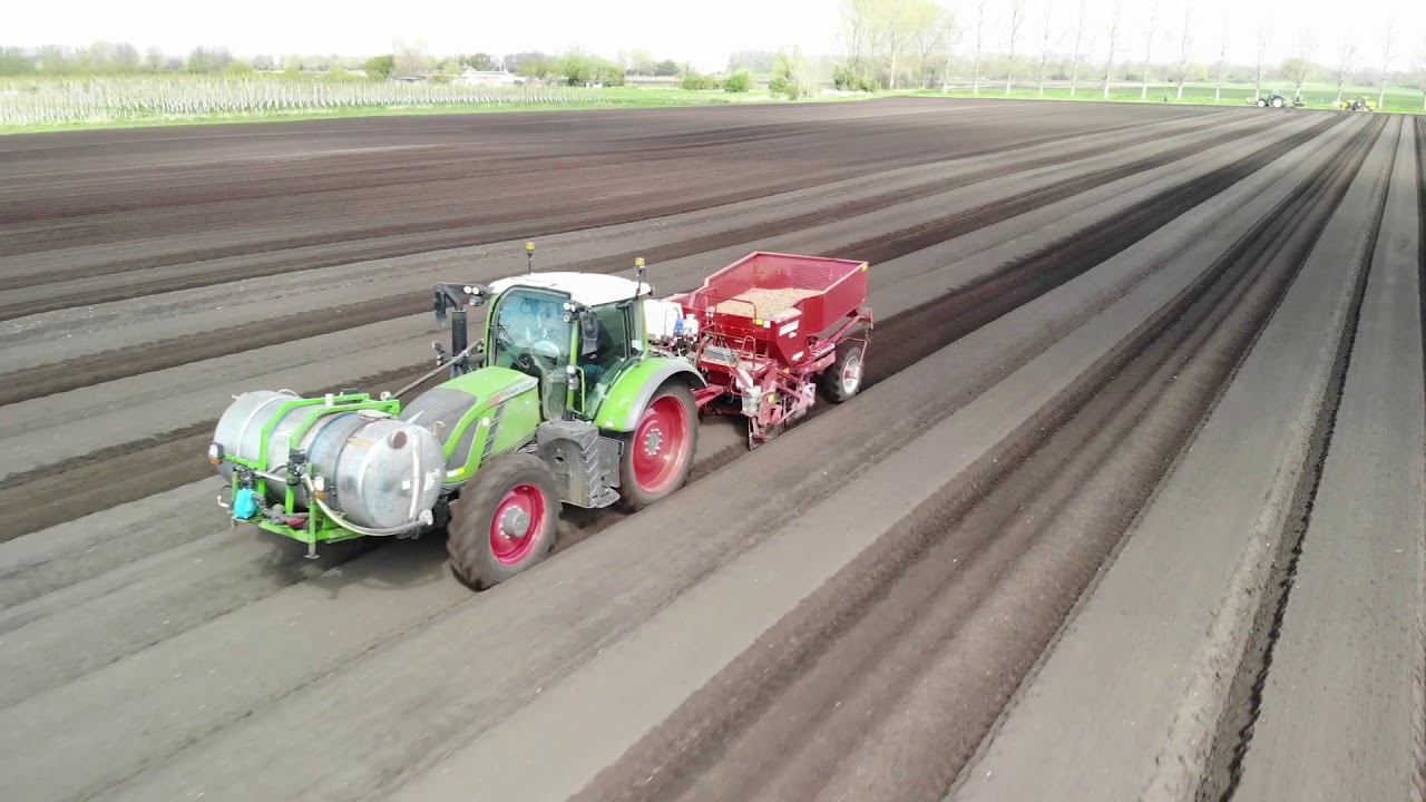 Fendt 720 hauling a Grimee GB330 3 Row Potato Planter