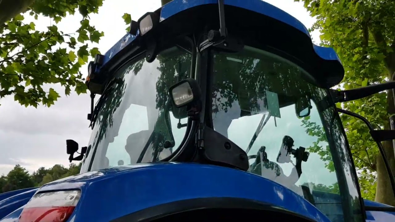 New Holland T7050