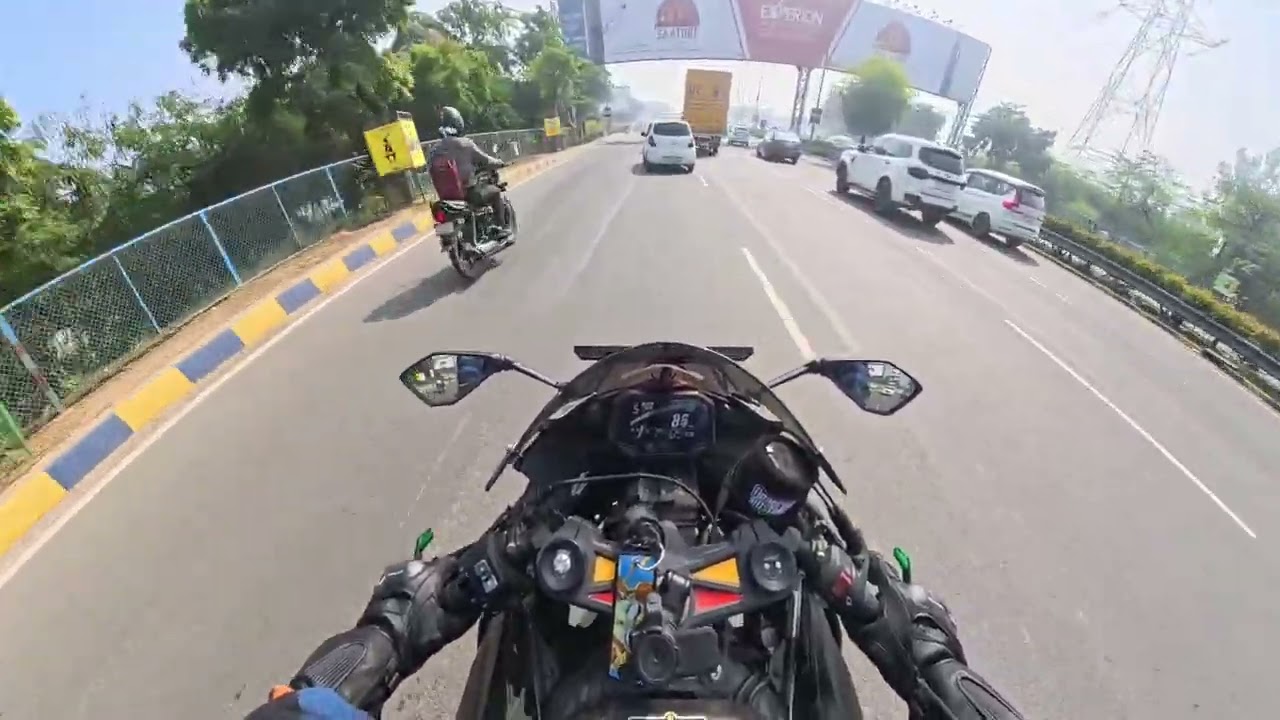 Kawasaki Ninja ZX6R VS City Traffic