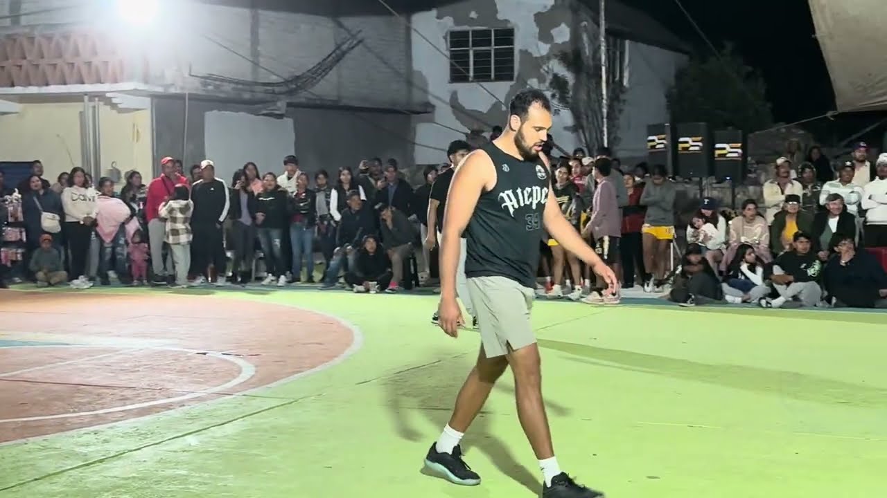 Concurso de clavadas en el torneo de Santa Catarina Yosonotu 