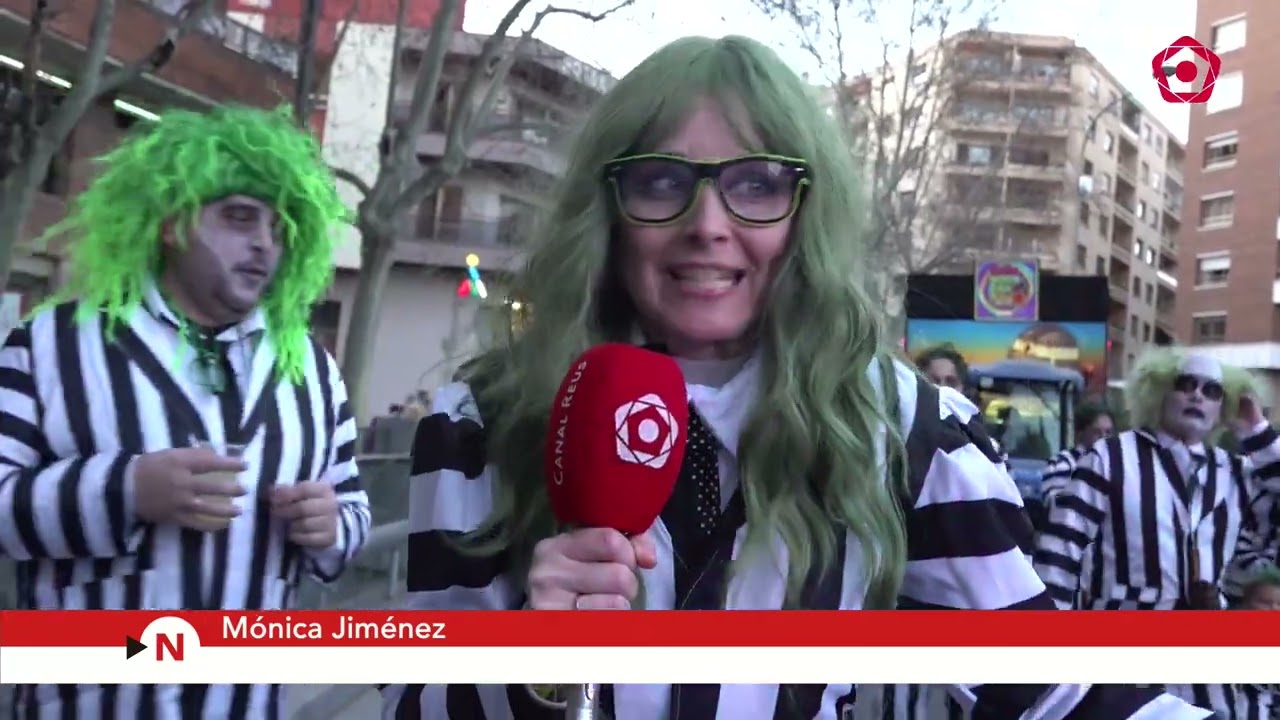 El vent no impedeix la disbauxa carnavalesca a Reus