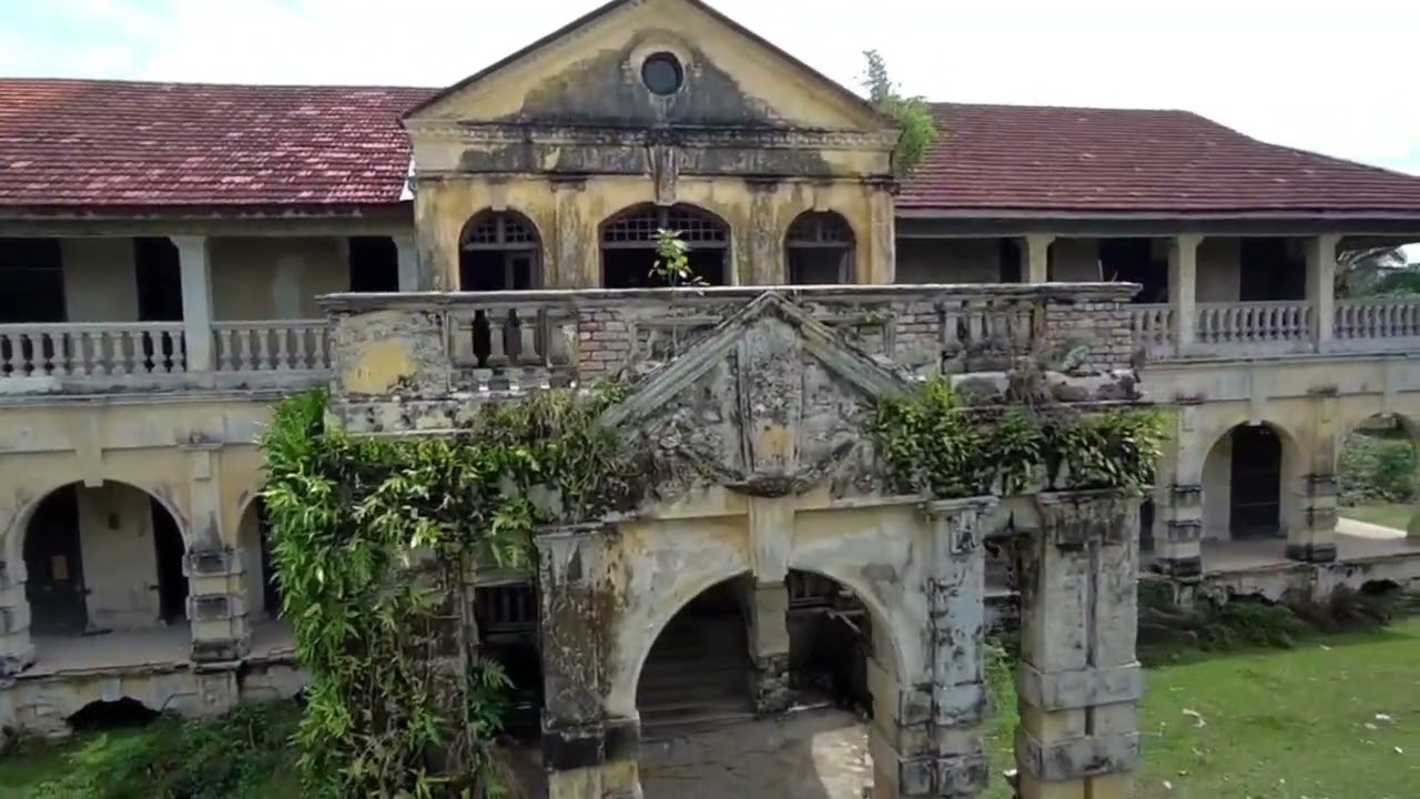 Rumah banglo 99 pintu iaitu rumah peninggalan British 1800 an....