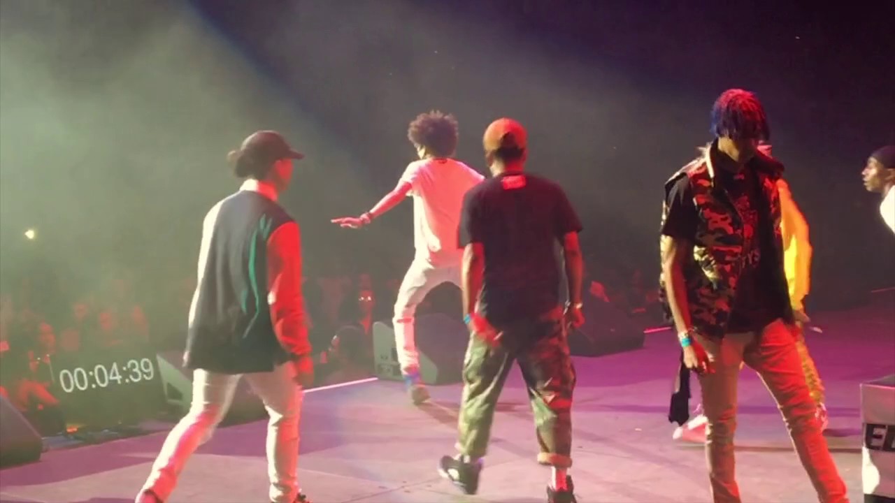 AYO & TEO / FRiENDSHiP BROS LIVE in the ORACLE ARENA!