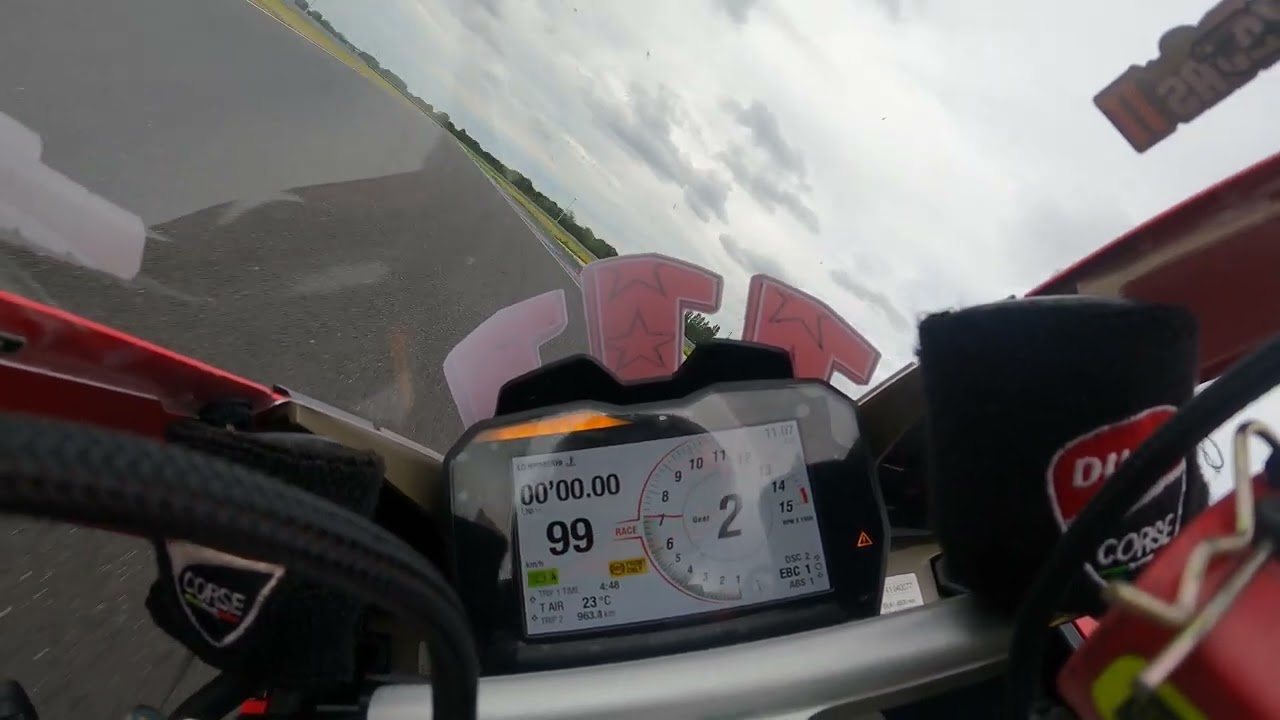 Ducati Panigale V4 Slovakiaring 2:26:290 Wojas#11