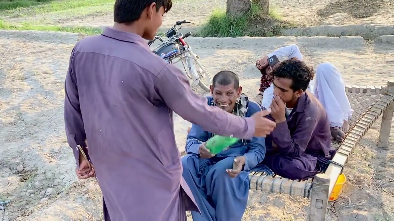 ملگ کی باتے سنو بہت مزے کی ہیں