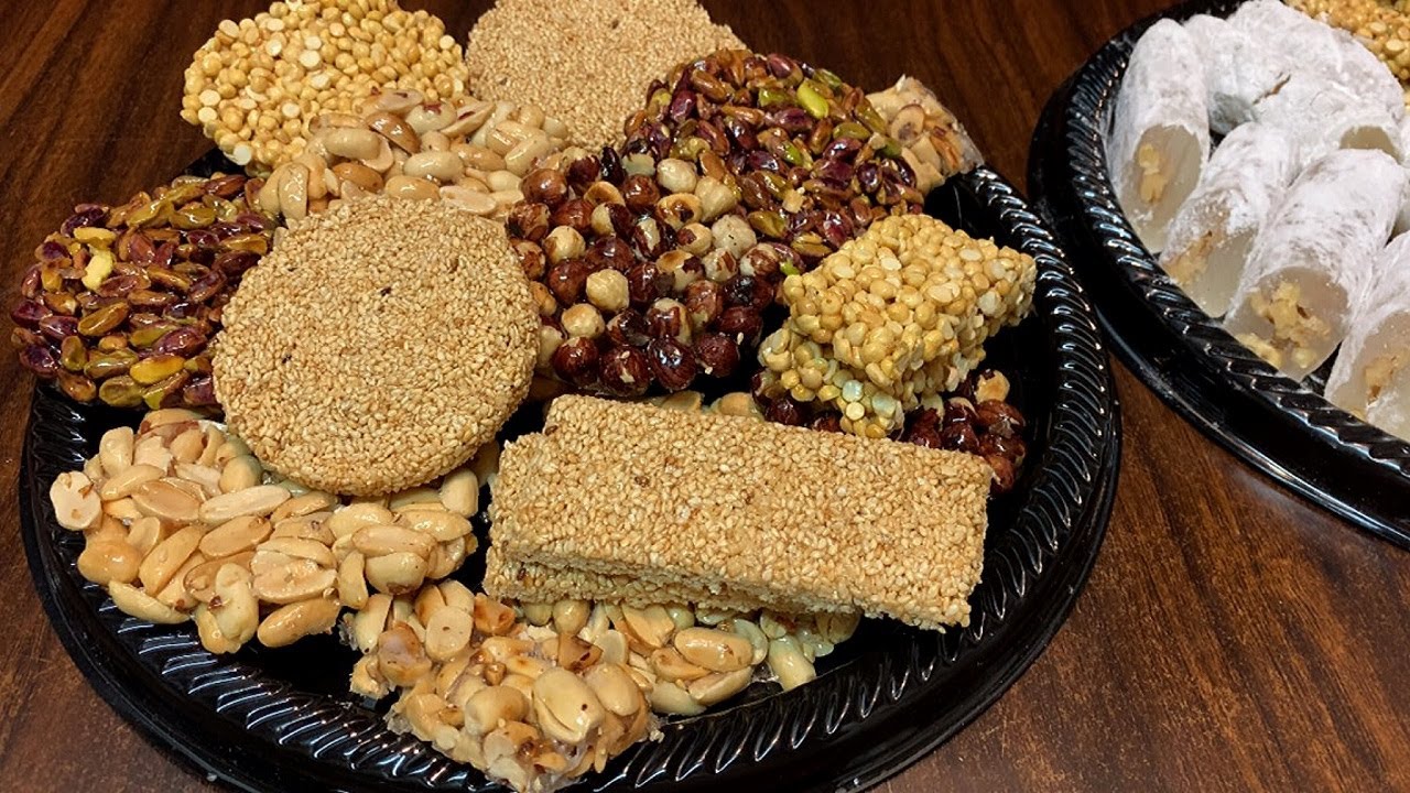 حلاوة المولد السمسمية والحمصية والفولية والفستقية والبندقية المقرمشة😋هتعمليها بشويه سكر وبكل سهوله👍