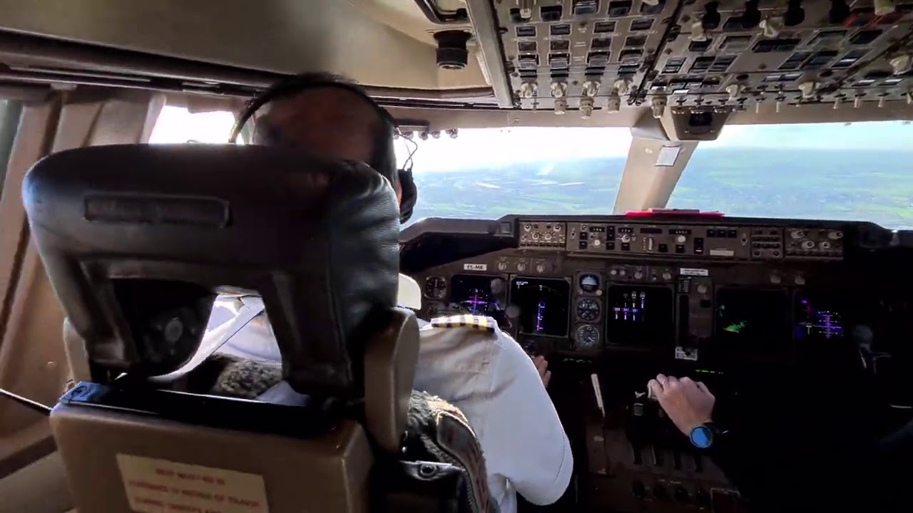 BOEING 747-400 Perfect LANDING. Piloting  manually by pilot  IDAN GOLANI .( cockpit view)