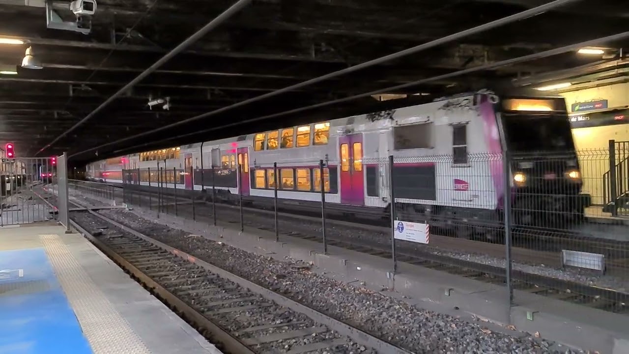 [RER C] Croisement de Z 20900 IDFM/Transilien et Z 20500/Z 8800 Carmillon en gare de Champ de Mars