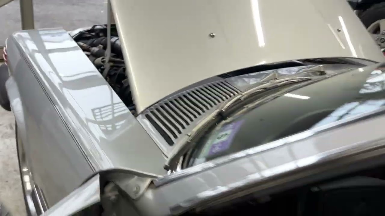 1987 Mercedes-Benz 560SL Cold start