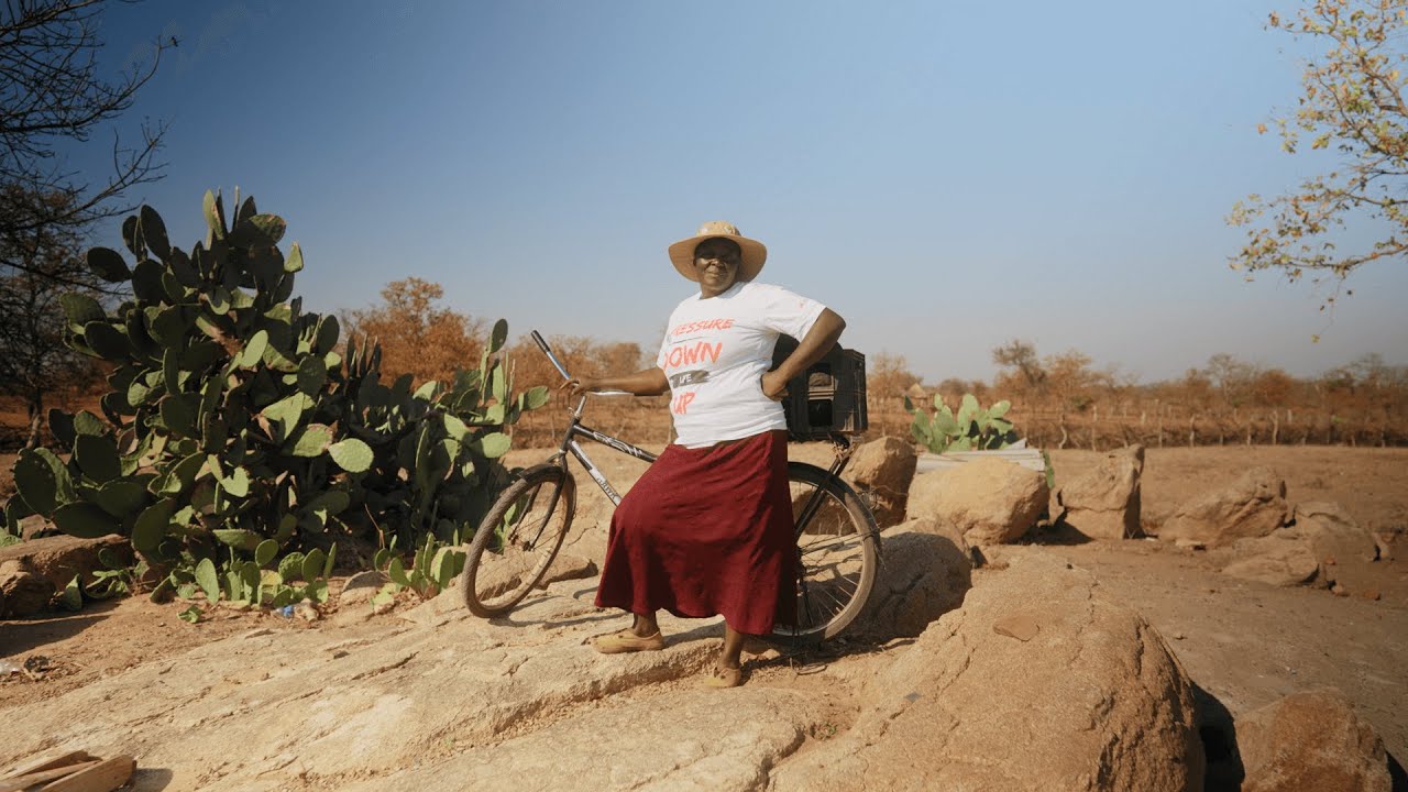 Prendre soin avec courage : briser les barrières sanitaires des MNT au Zimbabwe rural