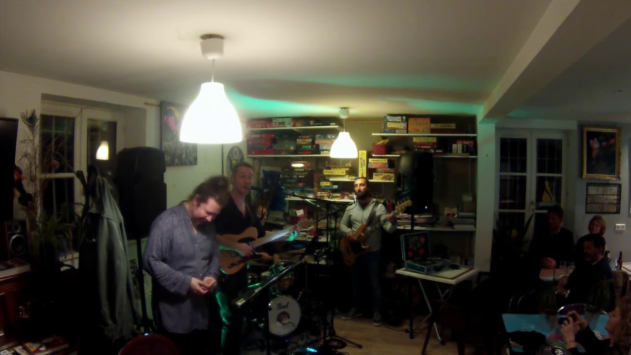 Buzztown featuring Sébastien Charlier à l'Harmonica  Shake your hips