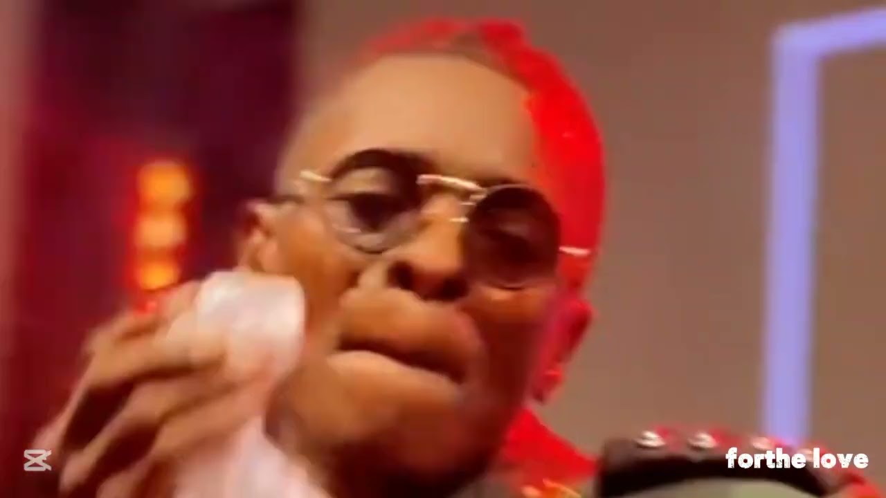 LEGEND JOSE CHAMELEON  LIVE MUSIC PERFORMANCE SKILLS A WILD  AT THE VILLA