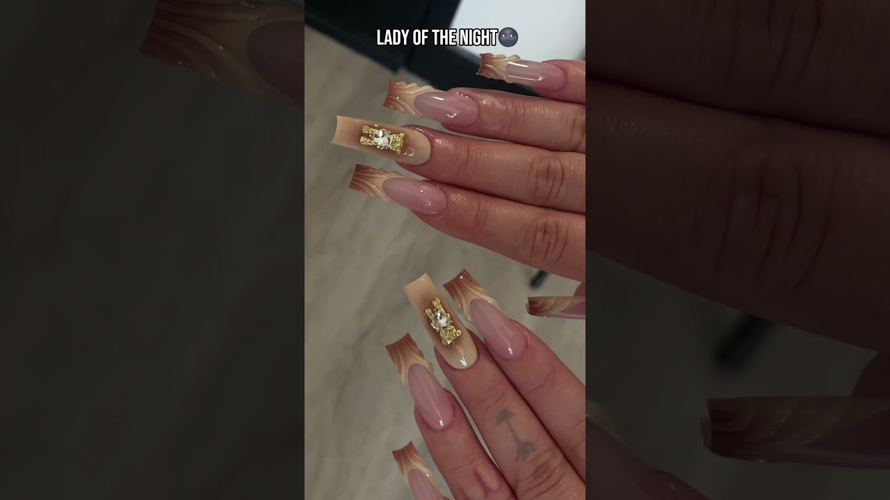 Clients nails vs their jobs👀🤭