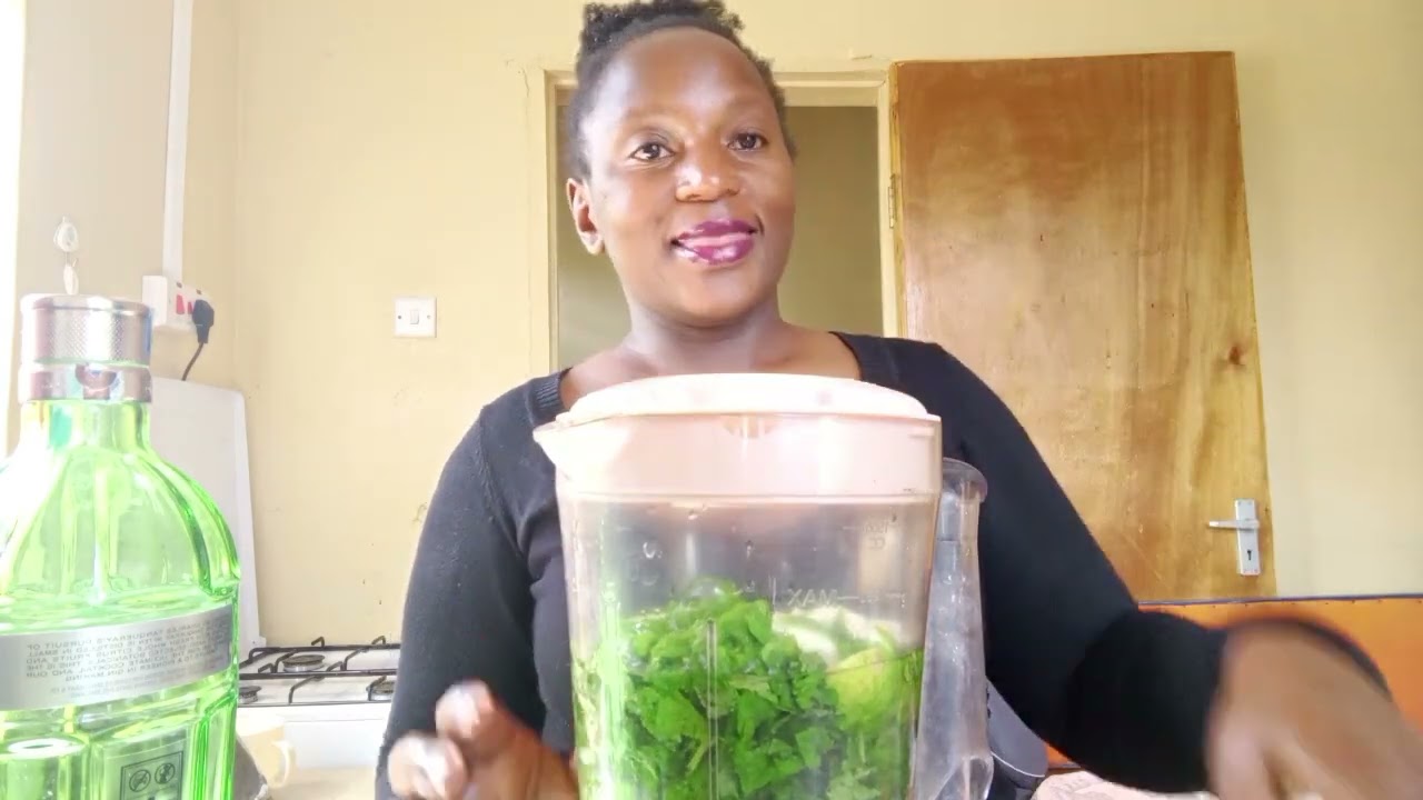 MAKING A TANQUERAY GIN COCKTAIL