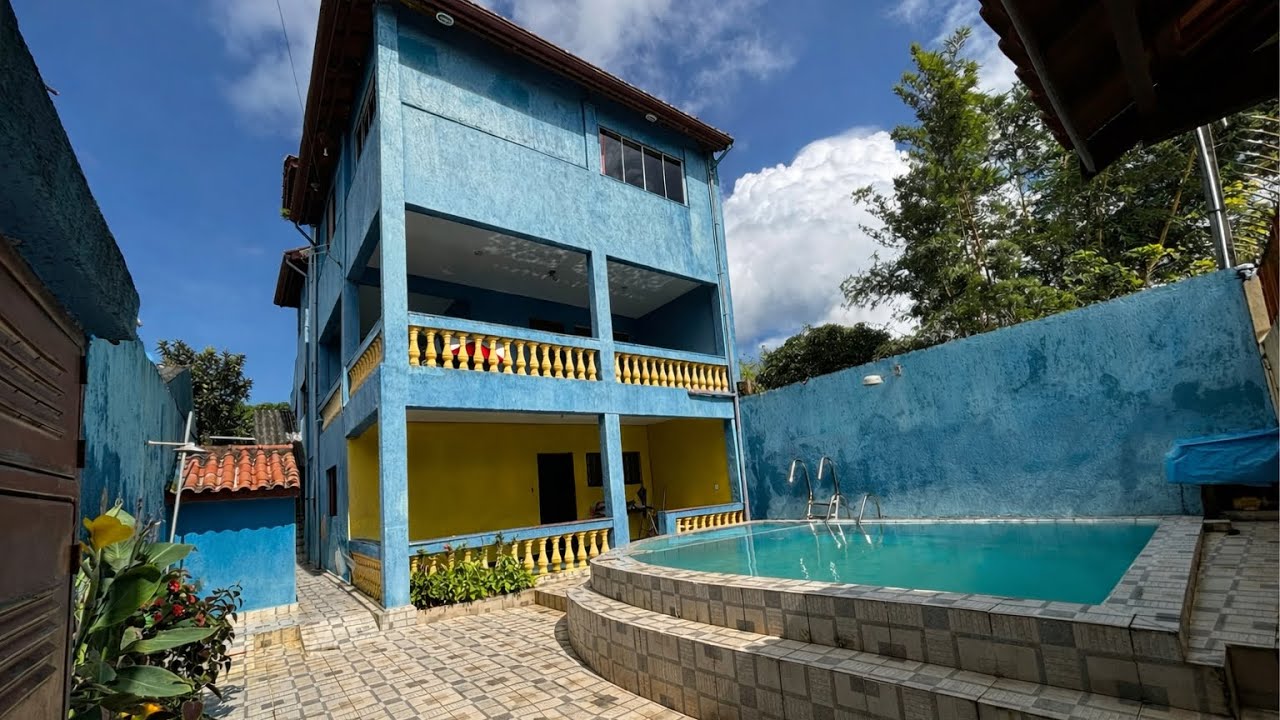 Sobrado com 2 andares e piscina na praia de Peruíbe preço bem abaixo do valor de mercado imperdível 