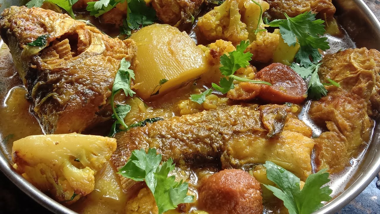 ফুল কপি দিয়ে নলা মাছের ঝোল। Cauliflower with Fish jhol recipe.