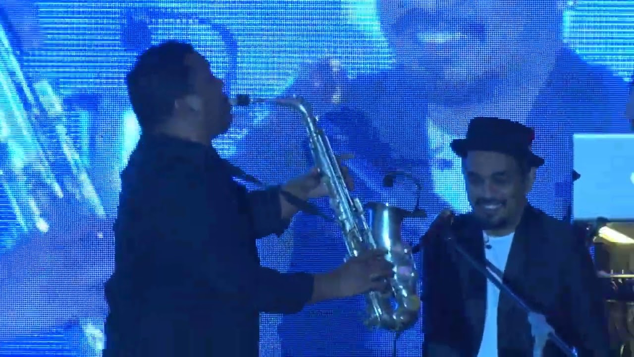 Nicky Manuputty bermain saxophone bersama almarhum Gleen Fredly dimakassar sebelum wafat