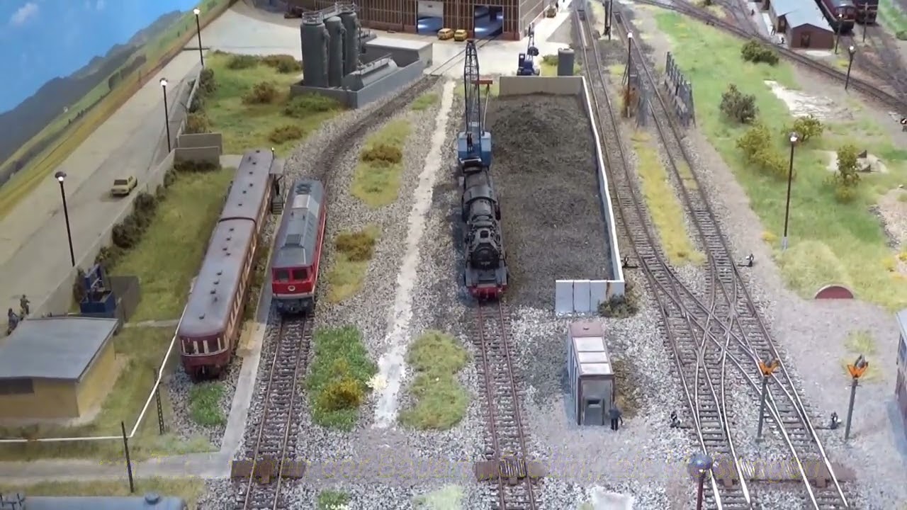 Thomasin pienoisrautatie osa 4. Huomio kaikki pienoismallirautatieharrastajat! Lue kuvaus .