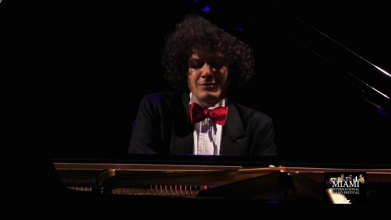 FABIO MARTINO PLAYS 4 PIECES BY CAMARGO GUARNIERI
