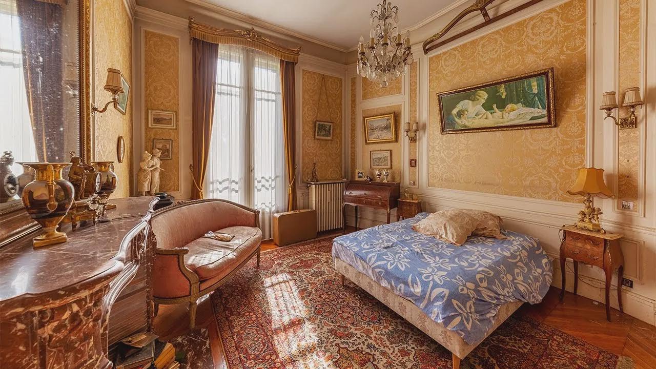 Mansão francesa abandonada do século 18 é descoberta por acaso!