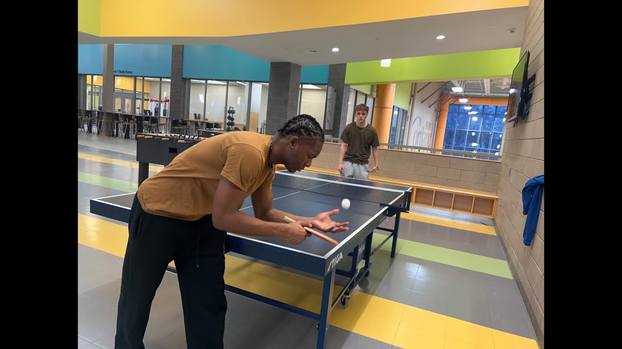 Playing Pong🏓 against a Challenger!😳😳🤯