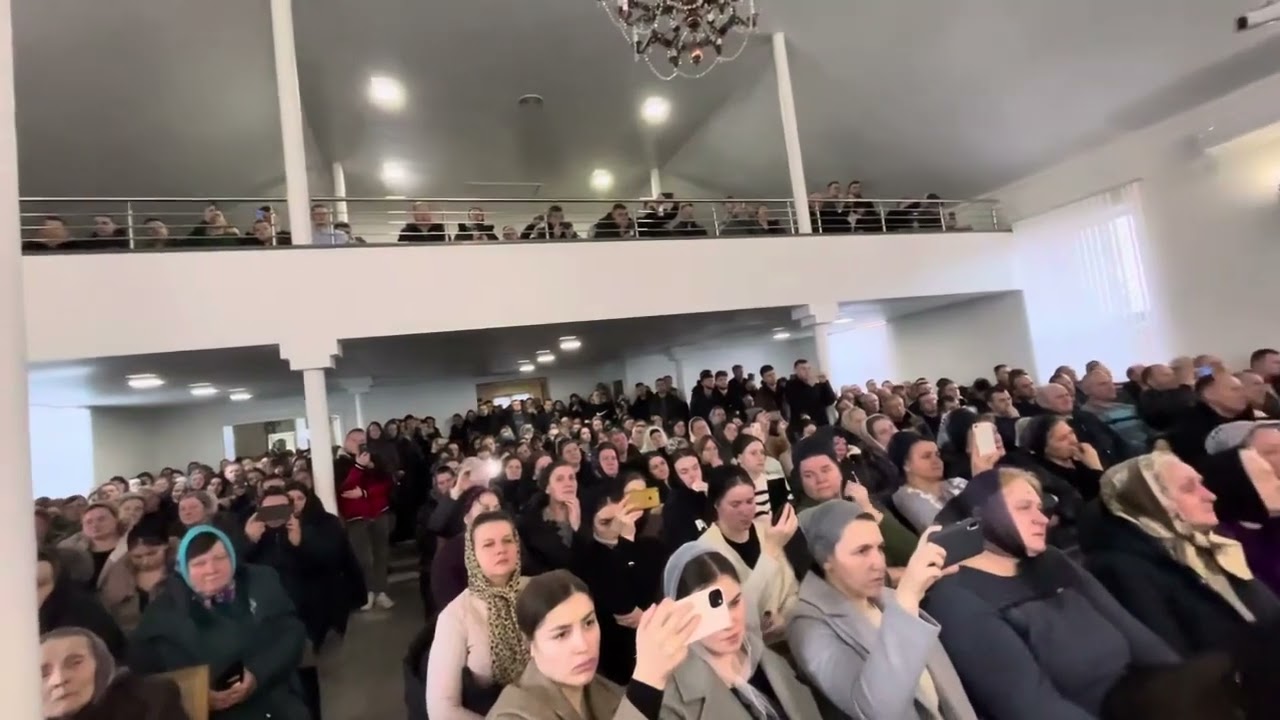 Діти заспівали прощальну пісню батькам