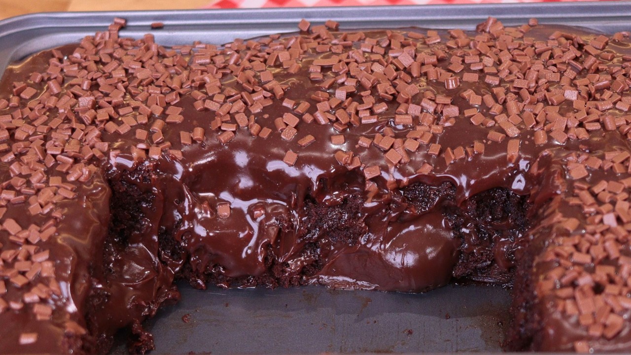 BOLO DE CHOCOLATE R&Aacute;PIDO E F&Aacute;CIL | J&Aacute; SAI RECHEADO DE BRIGADEIRO