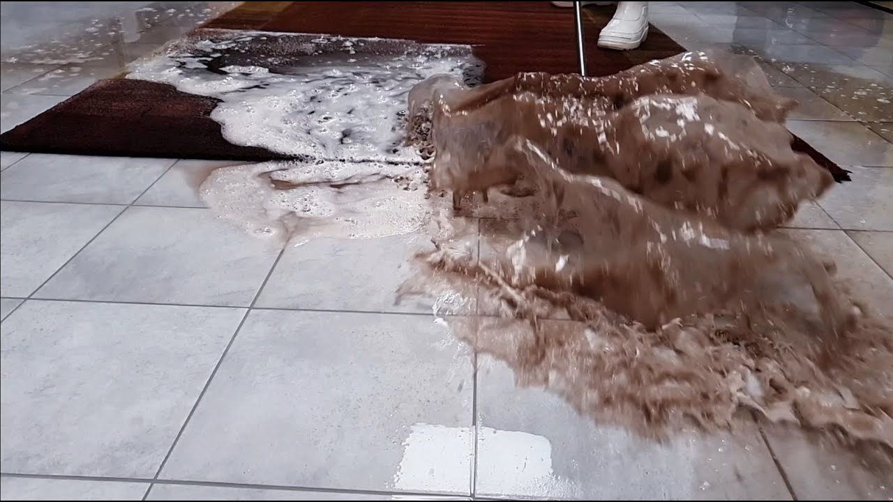 Brązowa maź wypływała podczas prania. Dywan miał być wyrzucony a ja uratowałem go ! Bardzo brudny 😍🌊